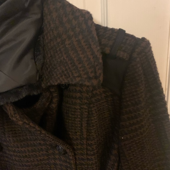 VINCE CAMUTO BLACK AND BROWN PLAID COAT. - Picture 3 of 8